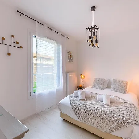 St Jorioz Village Retreat: Lakeside Serenity With Garden Apartment Saint-Jorioz