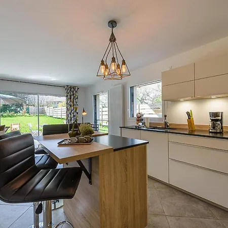 St Jorioz Village Retreat: Lakeside Serenity With Garden Apartment
